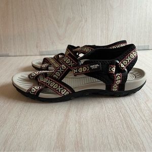 Mukluk Sport Sandals Size 8
